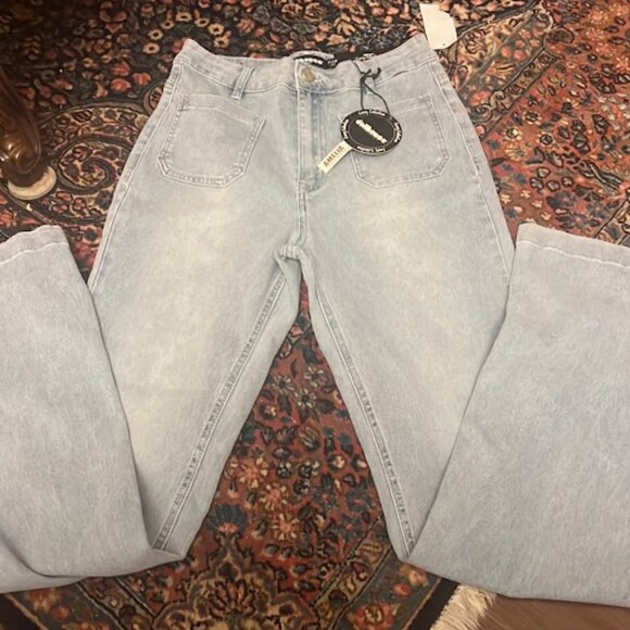 Dollhouse High -Rise Patch-Pocket Flare-Hem Jeans - Picture 5 of 7